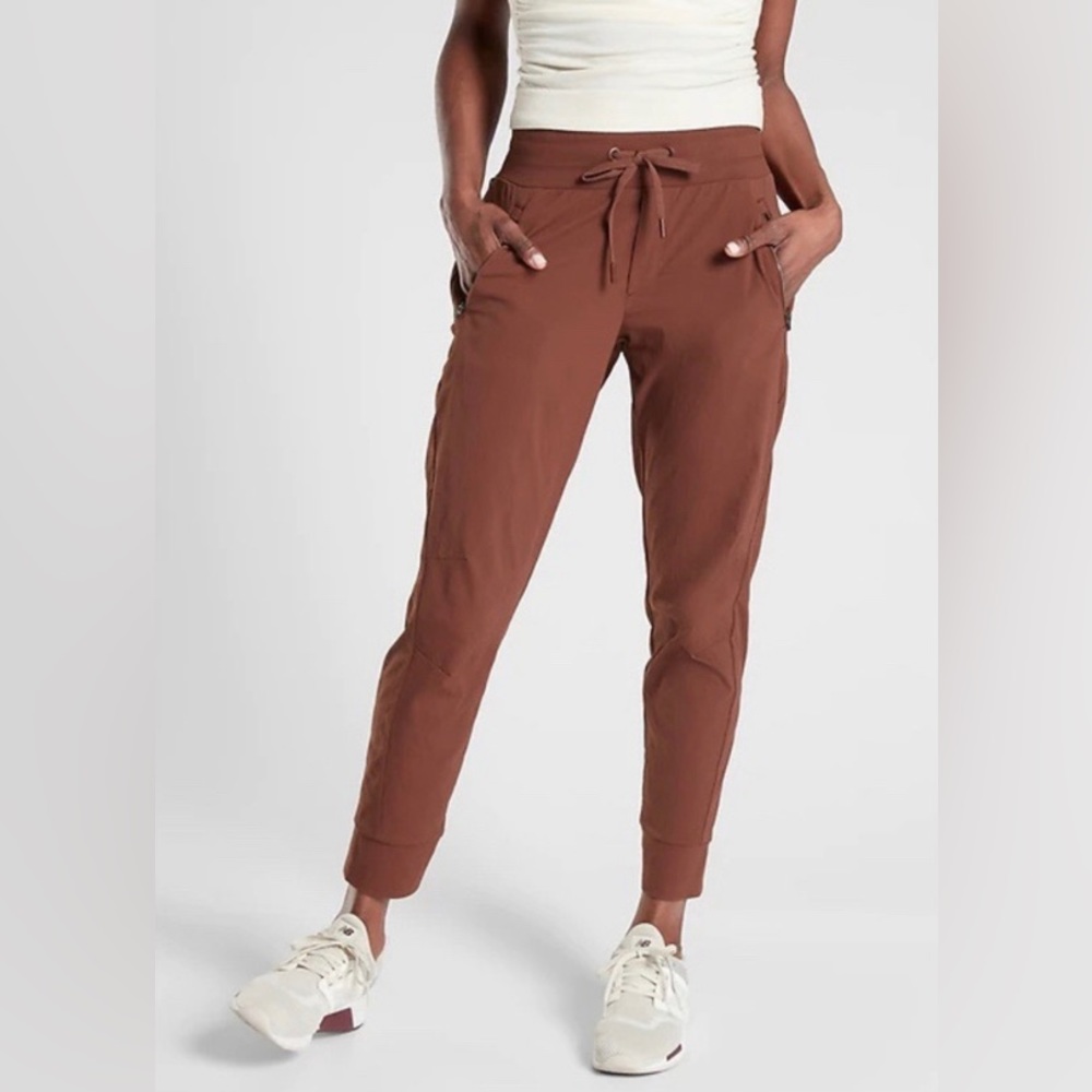 Athleta Trekkie North Jogger Cognac sz 8 P
